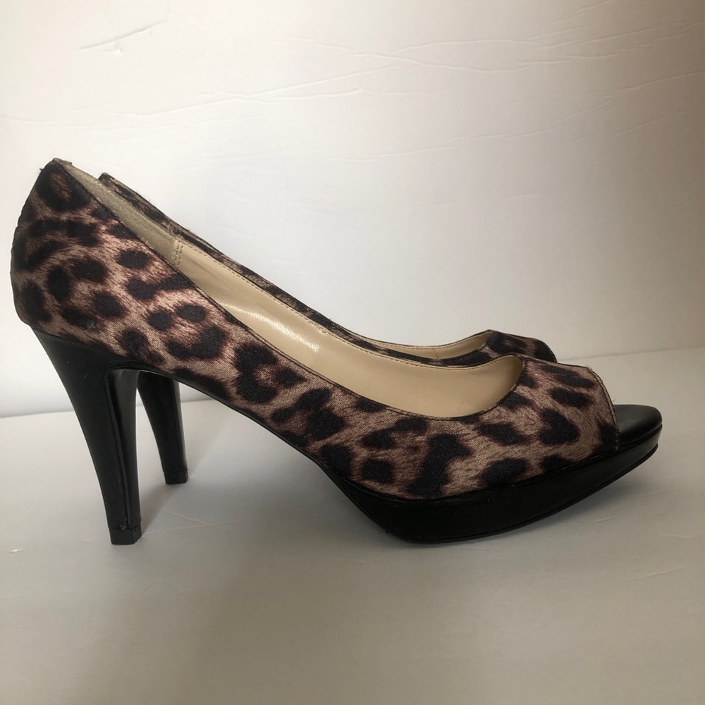 UNISA UNNADETTE2-M Animal Print PEEP TOE SATIN PUMP. SZ. 10